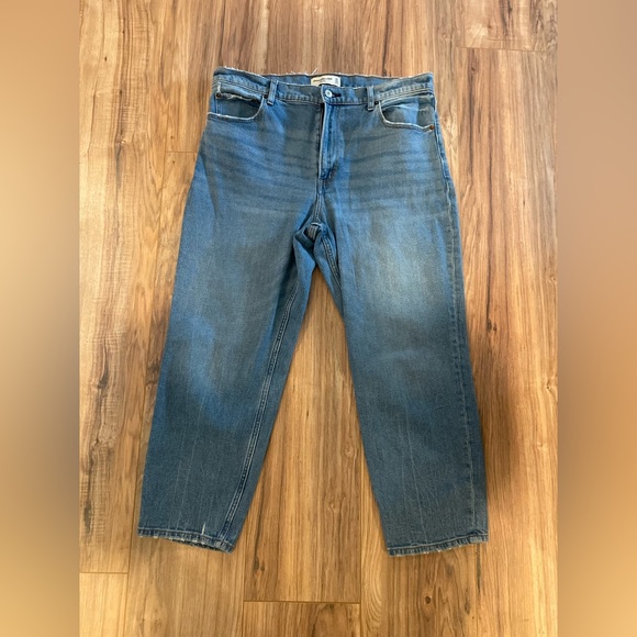 Abercrombie & Fitch Denim - Abercrombie & Fitch Women’s The Mom High Rise Jeans - Blue